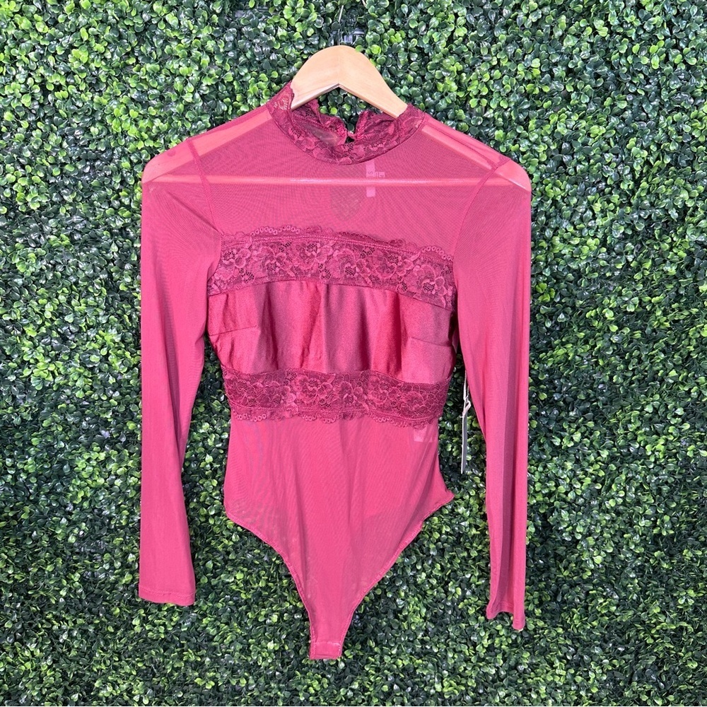 Nwt Sheer sleeve and sheer back‎ long sleeve bodysuit nwt
